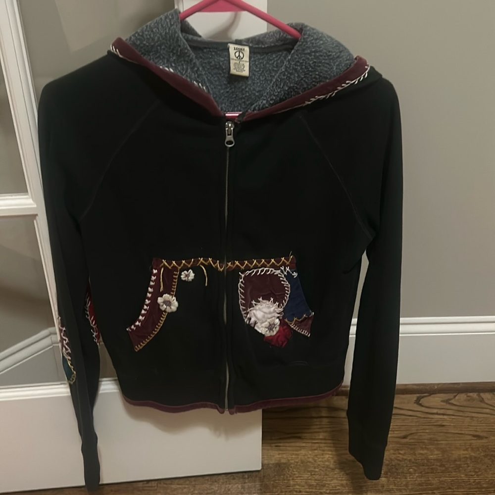 Ladies zip hoodie Lucky brand with detailed appliqués and velvet trim ok bottom